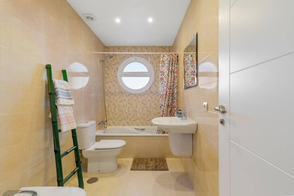 Apartamento Calma Beach Home 토레몰리노스 외부 사진